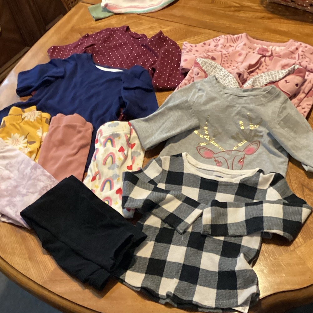 10 pieces of 3T Girls assorted Winter Clothes.  See pictures for Brands